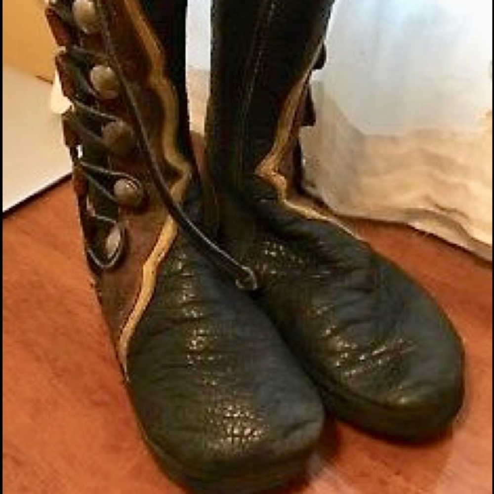 Genuine  Vintage Hand-crafted Catskill Moccasins. Sz. 5